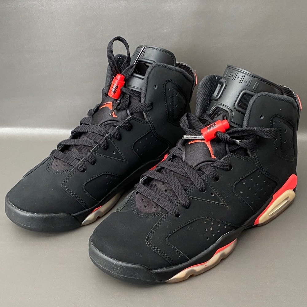 Nike Air Jordan 6 Retro Sneakers